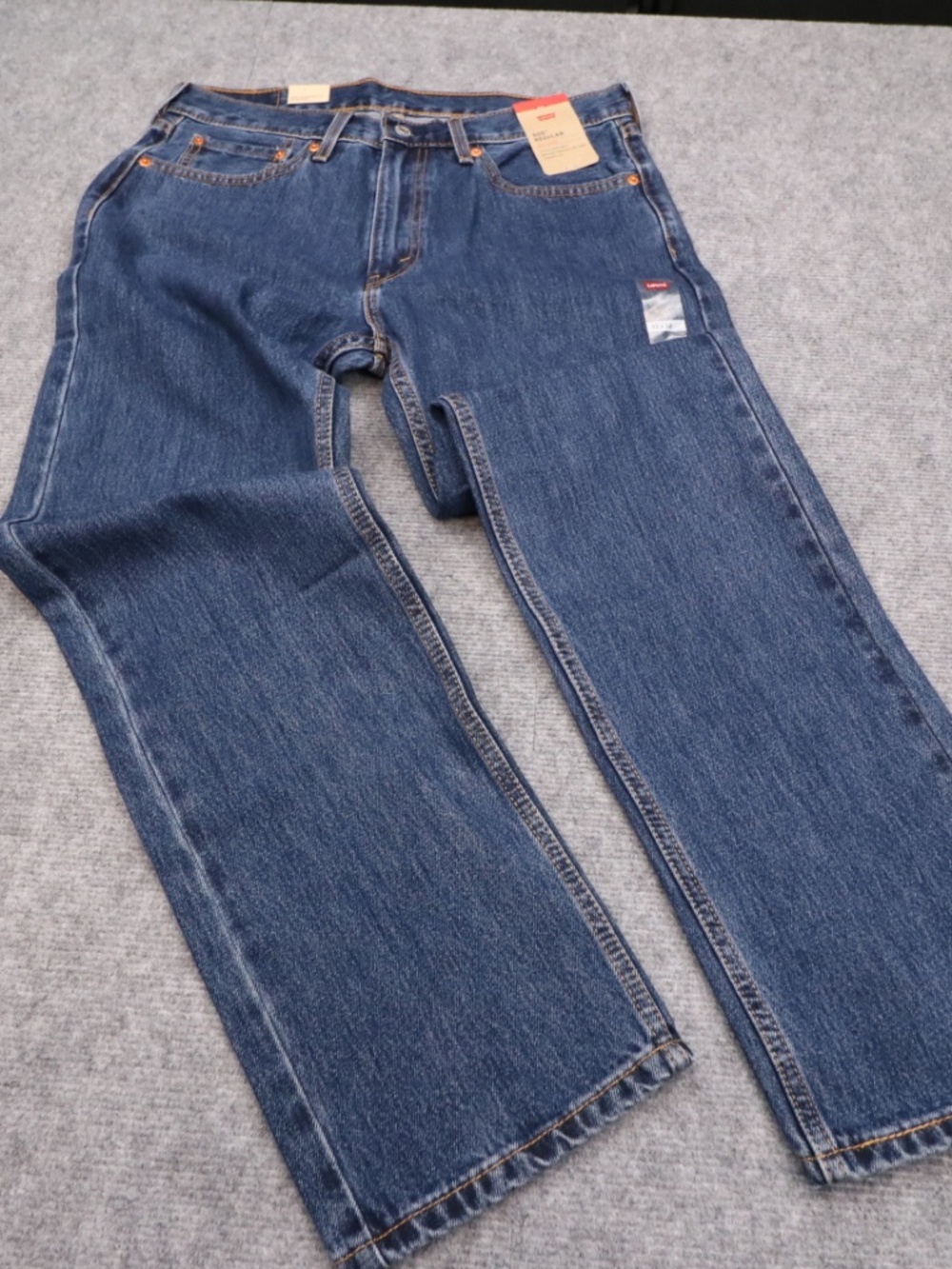Levi's 505 Regular Fit Men's Jeans — Medium Wash Blue (NWT)